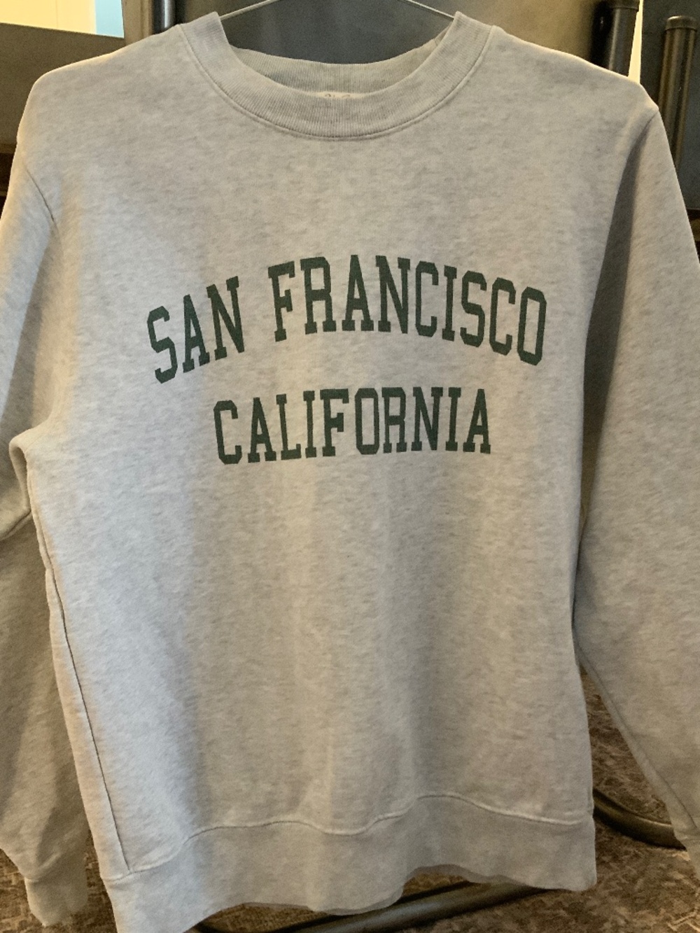HEAVYWEIGHT CREWNECK